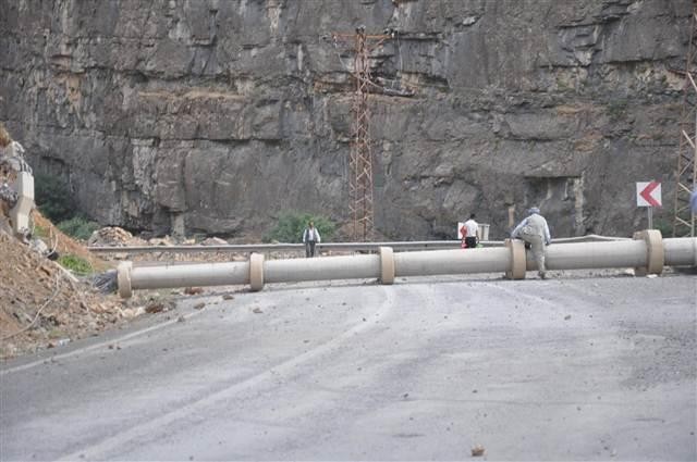 PKK'lıların "Hendek" kazdığı, Hakkari-Çukurca yolu hala kapalı