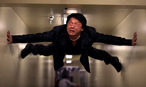 Jackie Chan'in film setinde yaşadığı kazalar