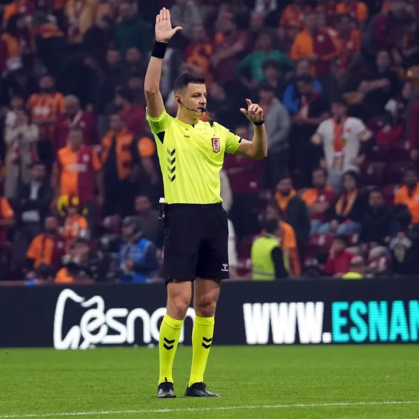 GS-Gençlerbirliği Maçında Hakem Skandalı mı Yaşandı? İşte Yorumlar!