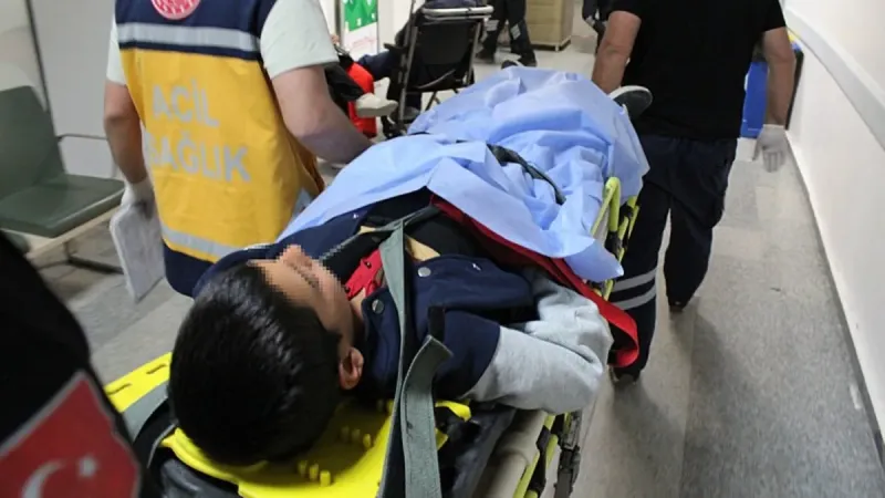 15 yaşındaki çocuk, arkadaşını eve götürdü: Eve dönmek isteyince bacağından vurdu!