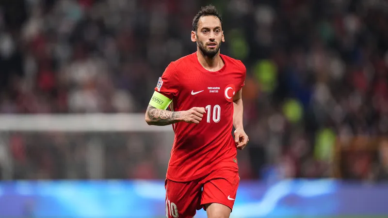 Hakan Çalhanoğlu'ndan Rekor! Milli Takımda 100. Maç Coşkusu