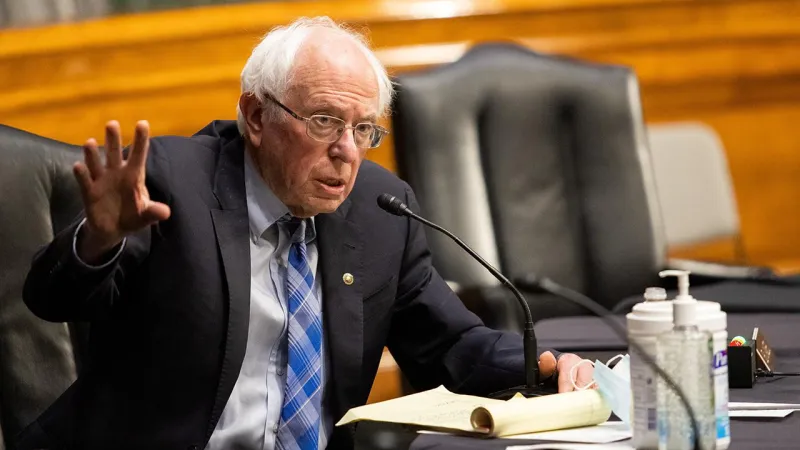 Sanders'tan Trump'a Asker Eleştirisi: Güç Gösterisi mi?