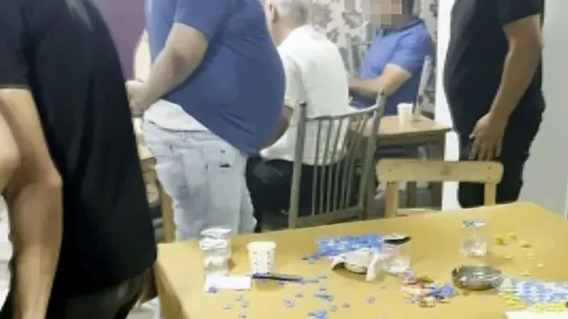 Adana'da Kumar Baskını! Emlak Ofisinden Kumarhane Çıktı!