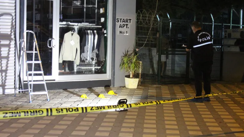 Adana'da Giyim Mağazasına Bomba! Facia Kıl Payı Atlatıldı