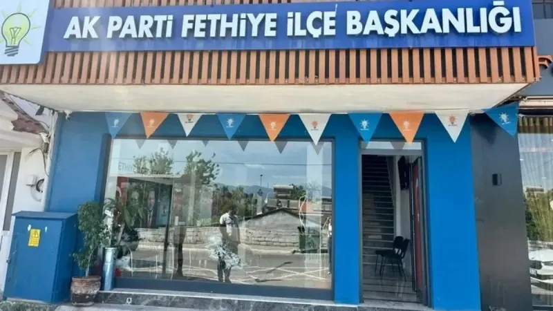 Fethiye AK Parti'ye Taşlı Saldırı! Saldırgan Yakalandı mı?