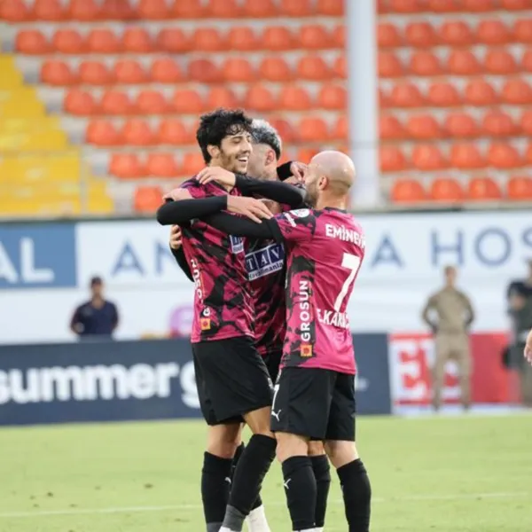 Alanyaspor'dan Süper Lig'de Veda Gecesi! 2 Golle 3 Puan Sevinci