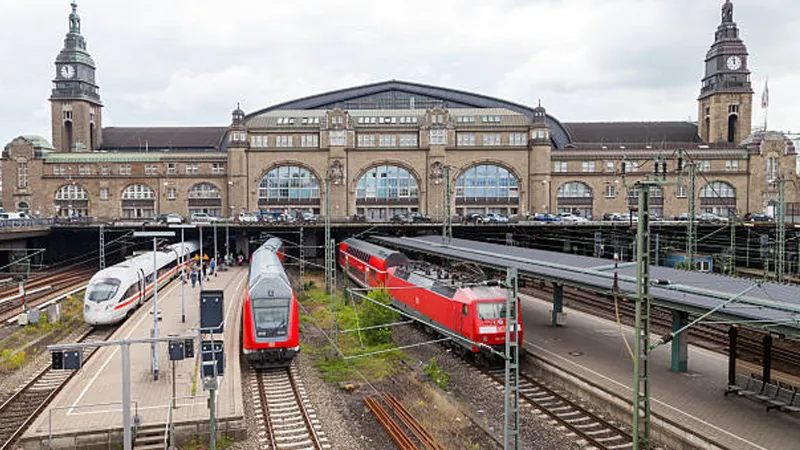 Almanya'da tren istasyonunda bıçaklı saldırı da yaralı sayısı arttı!