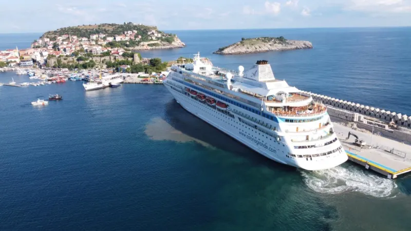 Amasra'da Rekor! Bayramda Nüfusunun 25 Katı Turist Akını!