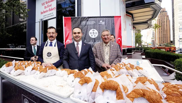Anadoludakiler New York'ta! Simit İkramı ile Tanıtım Şov!