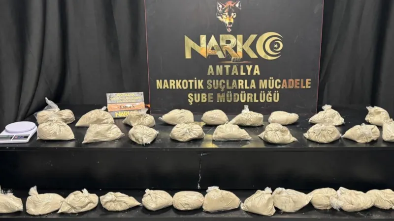 Antalya'da Şok Baskın! 15 Kilo Eroin Ele Geçirildi!