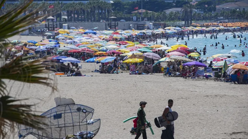Antalya'da deniz suyu sıcaklığı 30 dereceyi geçecek