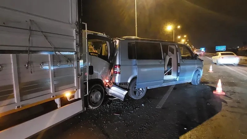 Antalya'da zincirleme trafik kazası! 5 araç karıştı: Yaralılar var