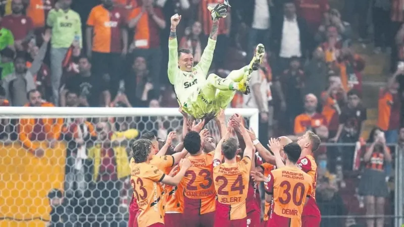 Aslan Şampiyon! Galatasaray'dan Unutulmaz Veda ve Mertens'in Sürprizi!
