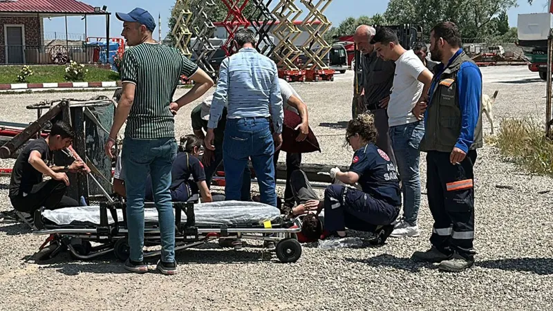 Vinç Devrildi! Kütahya'da Bayrak Asarken Korkunç Kaza