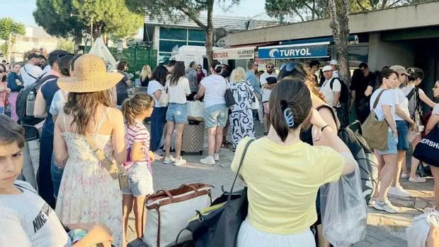 Yunan Adaları Bayramda Doldu Taştı! Kapıda Vize İle Rekor Ziyaretçi Akını