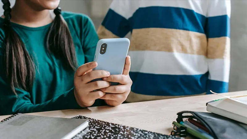 Belçika'da Okullarda Telefon Yasak! Öğrenciler Şokta!