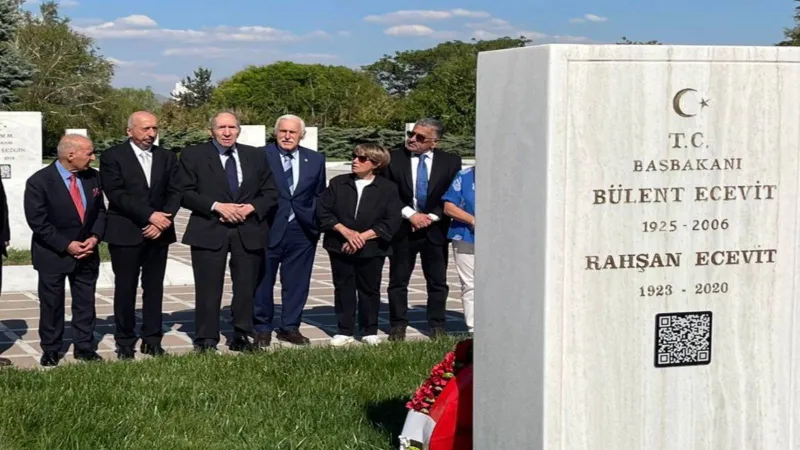 Bülent Ecevit, doğumunun 100. yılında mezarı başında anıldı