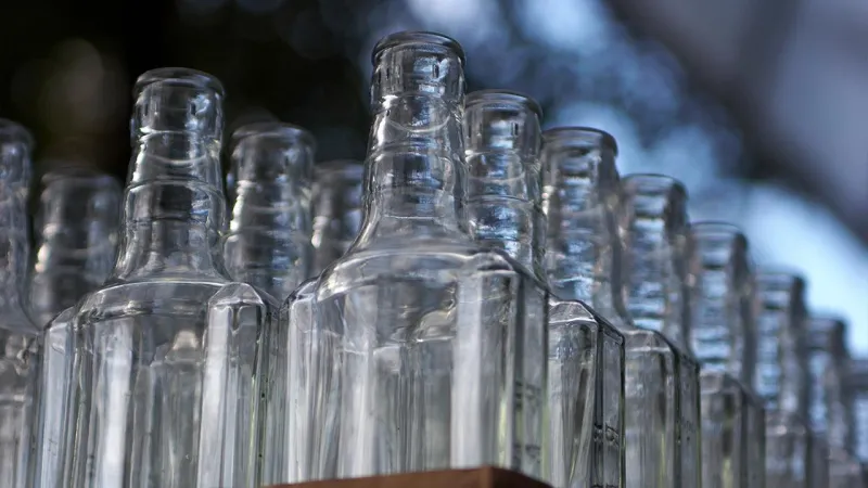 Cam Şişe Tehlikesi: Mikroplastik Riski mi Artıyor?