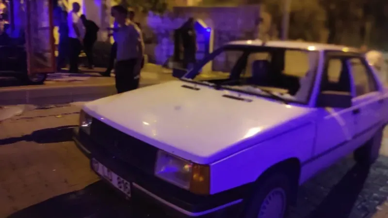 Çanakkale'de kavga ederken kontrolsüzce yola atladı: Aracın çarpması sonucu ağır yaralandı