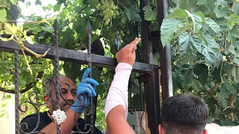 Hatay'da Korkunç Kaza! Çocuğun Eline Demir Saplandı!