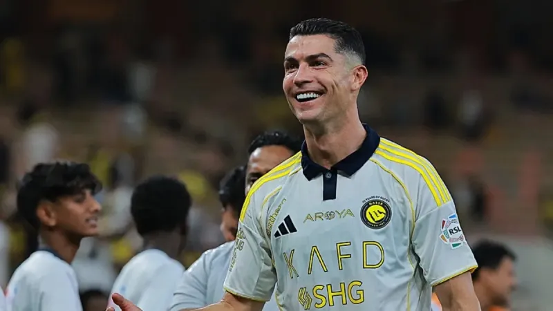 Ronaldo'nun Serveti Şoke Etti! İşte İlk Milyarder Futbolcu
