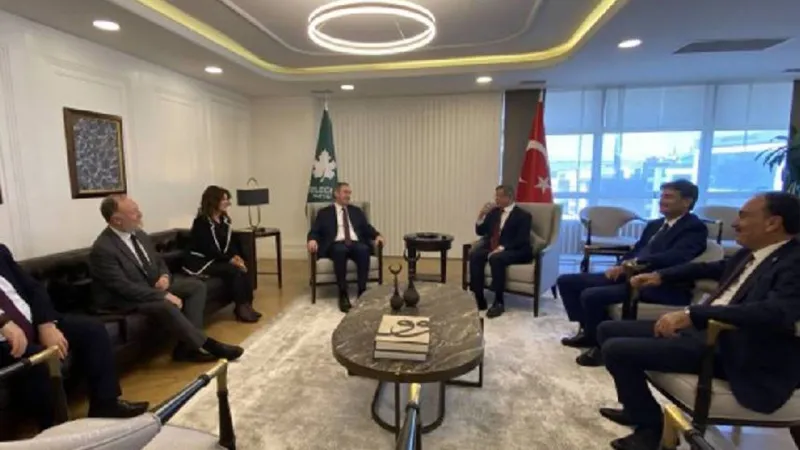 DEM Parti'den Davutoğlu Ziyareti: Siyasette Neler Oluyor?