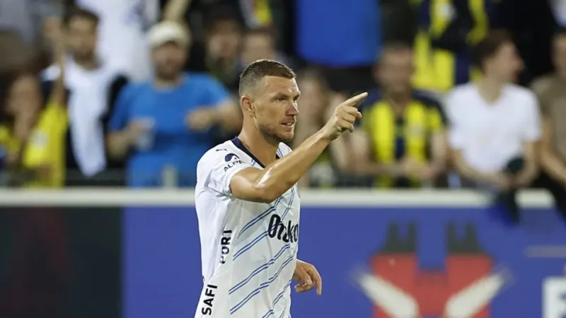 Dzeko Fiorentina'da! Şok Ayrılık Sonrası İtalya'ya Dönüş