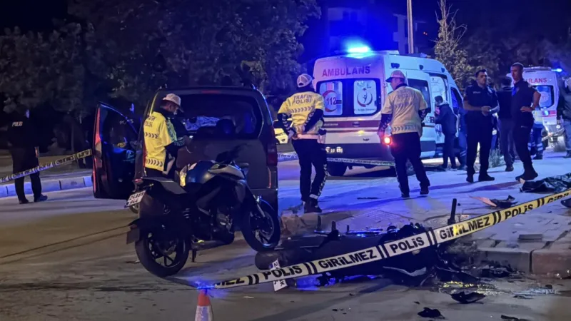 Erzincanda hafif ticari araç ile motosiklet çarpıştı: 2 ölü