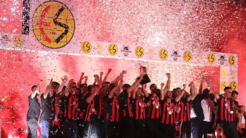 Eskişehirspor'un şampiyonluğu kutlandı