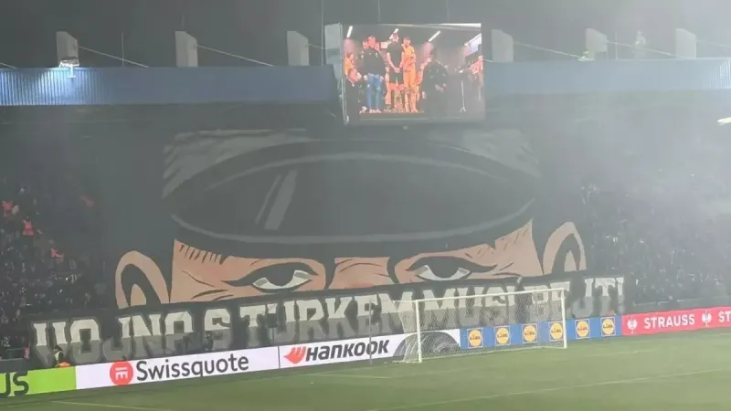 Fenerbahçe’nin Avrupa gecesine gölge düştü: Plzen tribünlerinden alçak pankart!