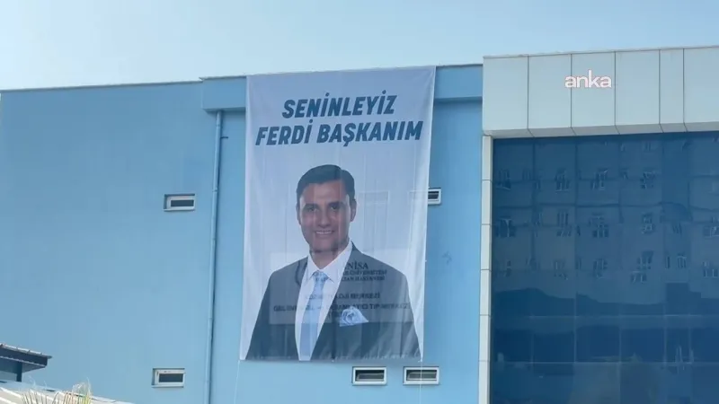 Ferdi Zeyrek İçin Hastaneye Dev Pankart! Sevenleri Yanında