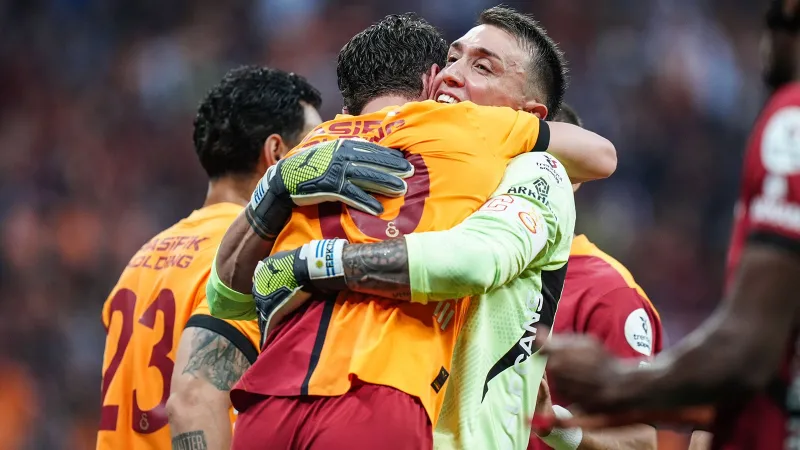 Muslera Veda Etti! Galatasaray Efsanesi Gözyaşlarıyla Sahadan Ayrıldı