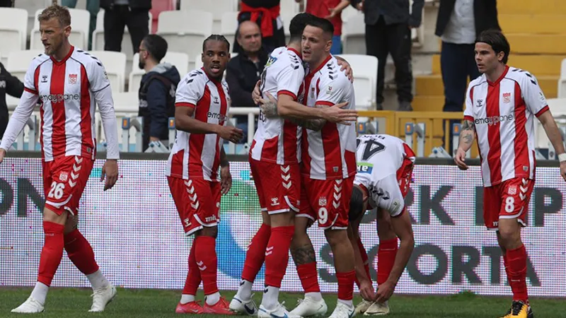 Sivasspor Şokta! FIFA'dan 3 Dönem Transfer Yasağı Cezası!