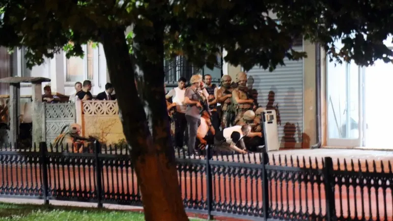Film sahnelerini aratmayan olay: Tüm kenti ayağa kaldırdı! Polise ateş açtı 6 saat direndi