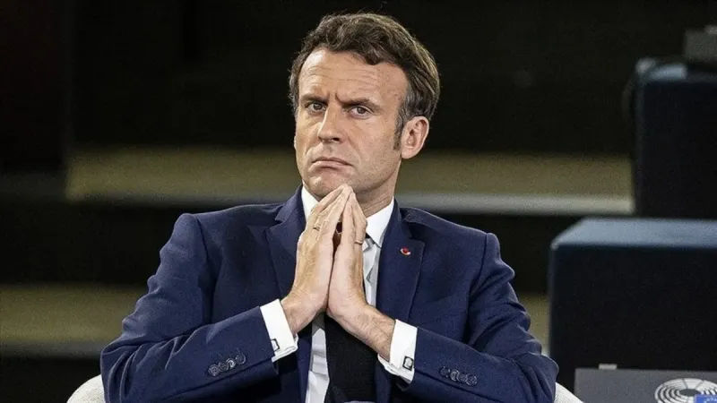 Macron'un Eşi Mi Dövüyor? Şok Afiş Fransa'yı Salladı!