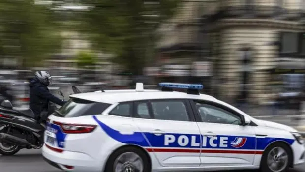 Fransa Şokta! Okulda Bıçaklı Saldırı: Macron'dan Acil Açıklama