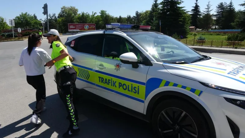 YKS'ye Polis Yetiştirdi! Sınava Geç Kalanlara Şok Müdahale!
