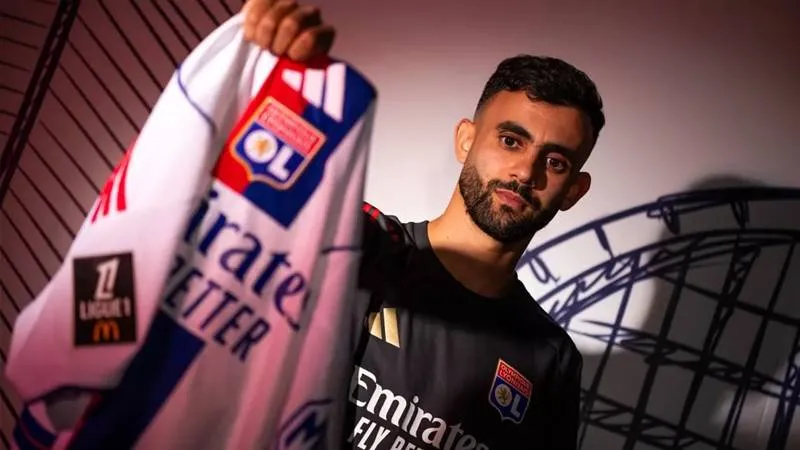 Ghezzal Şoku! Yıldız Futbolcu Beşiktaş'tan Lyon'a Transfer Oldu
