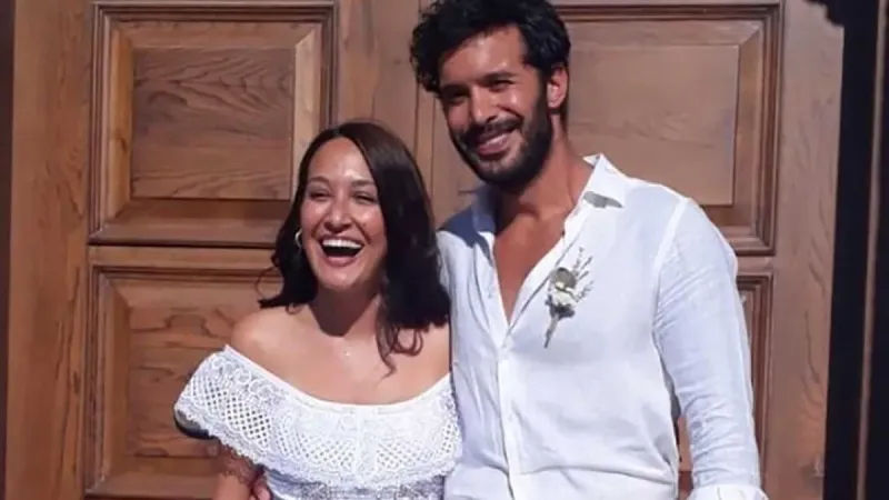 Hande Erçel ve Barış Arduç'un O Sahnesi Evliliği Mi Bitirdi?