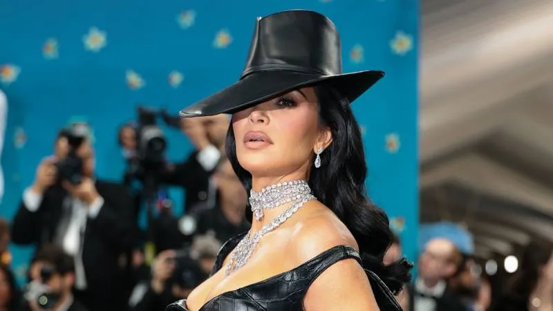 Kim Kardashian Avukat Oldu! Hukuk Fakültesini Bitirdi mi? Şok Detaylar!