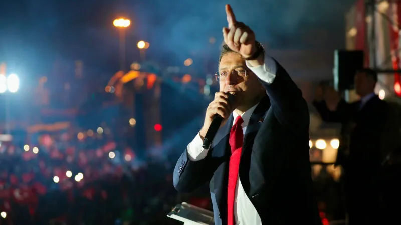 İmamoğlu'ndan Erdoğan'a çağrı: Saklanma, sorumluluğu başkasına atma, minderden kaçma, mert ol, milletin önüne sandığı getir!