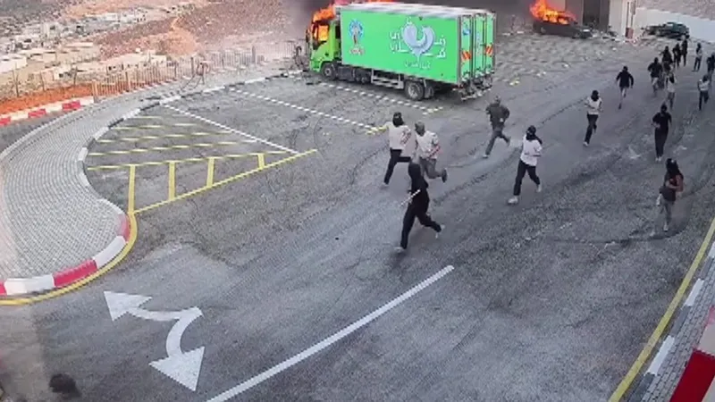 Şok Baskın! İsrailliler Batı Şeria'da Süt Fabrikasını Bastı!