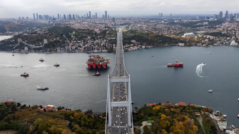 İstanbul Boğazı'nda Tehlikeli Anlar! Gemi Trafiği Neden Durdu?