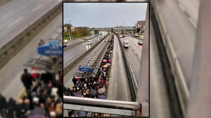 İstanbul'da Metrobüs Çilesi! Duraklar Neden İzdiham Alanına Döndü?