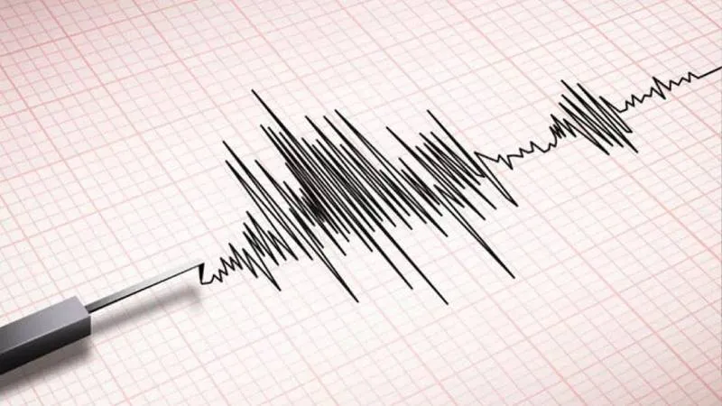 İzmir Sallandı! Karaburun'da Deprem Paniği: Son Dakika
