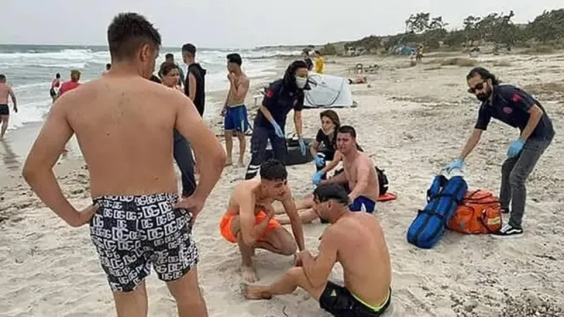 İzmir'de Deniz Faciası! Genç Boğuldu, Arkadaşları Şoke Oldu