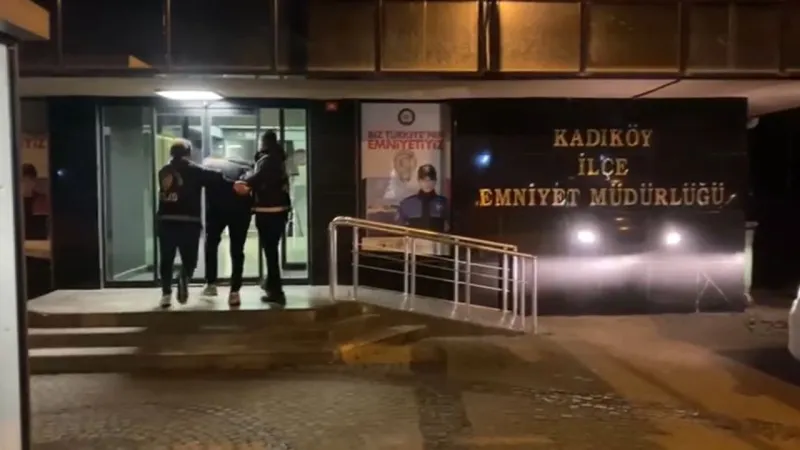 Kadıköy'de Silahlar Konuştu! Galatasaray Taraftarına Saldırı Şoku