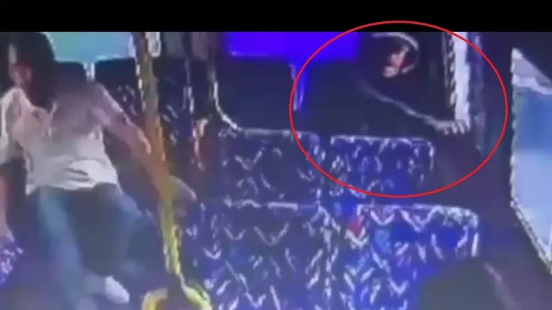 Minibüsten Kahveye Kanlı Baskın! Adana'da Neler Oluyor?