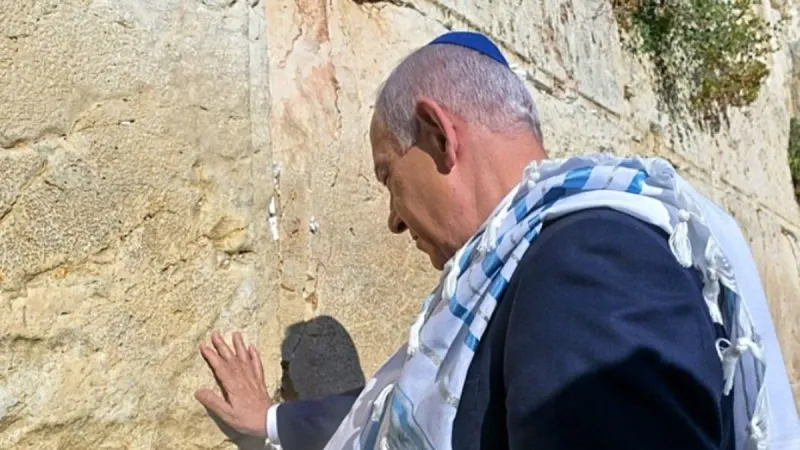Katil Bibi'den Alama Duvarı'nda Trump'a dua: Bıraktığı not dikkat çekti