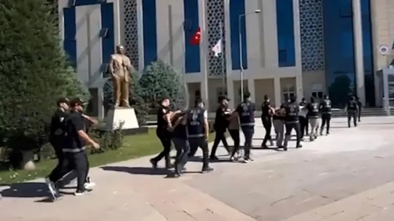 15 Milyonluk Vurgun! Kazalı Araçları "Change" Yapıp Sattılar!